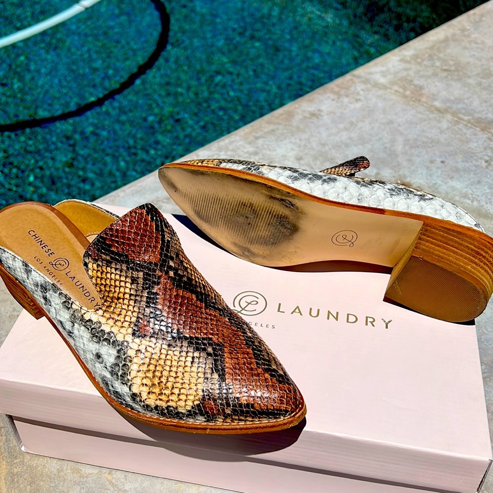 Python Print Mules Size 8.5 By Chinese Laundry - image 1